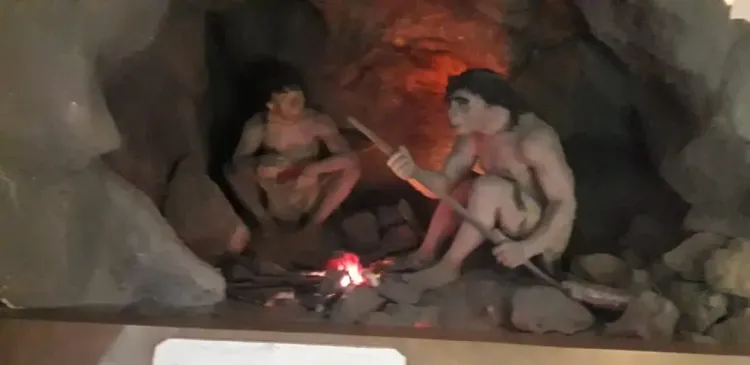 क्या झारखंड सरकार देश में पहली बार माइनिंग टूरिज्म परियोजना लांच कर रही है?