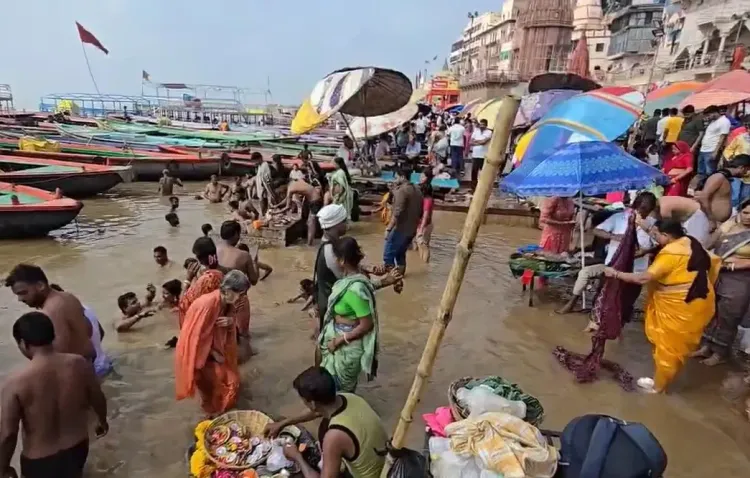 क्या देवशयनी एकादशी पर काशी में श्रद्धालुओं की भीड़ उमड़ी?