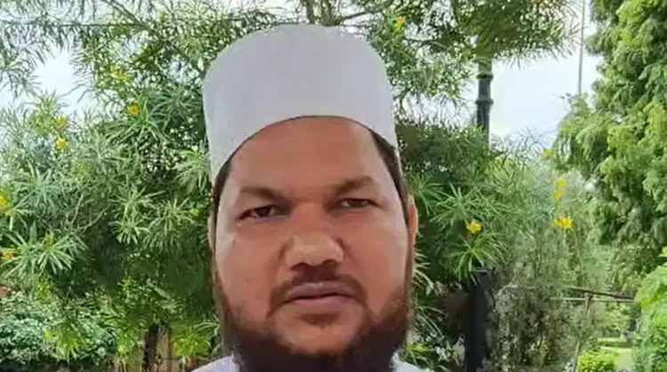 क्या धर्म के आधार पर भेदभाव और शैक्षिक संस्थानों को बंद करना संविधान के खिलाफ है?: मौलाना सूफियान निजामी