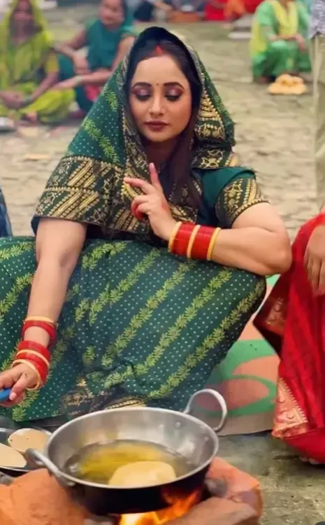 क्या रानी चटर्जी 'दूधो नहाओ पूतो फलो' के सेट पर पूरियां तलती नजर आईं?