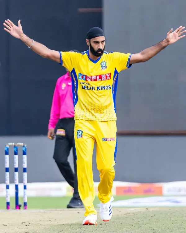 क्या सेंट्रल दिल्ली किंग्स ने वॉरियर्स को 12 रन से हराकर प्वाइंट्स टेबल में शीर्ष स्थान प्राप्त किया?