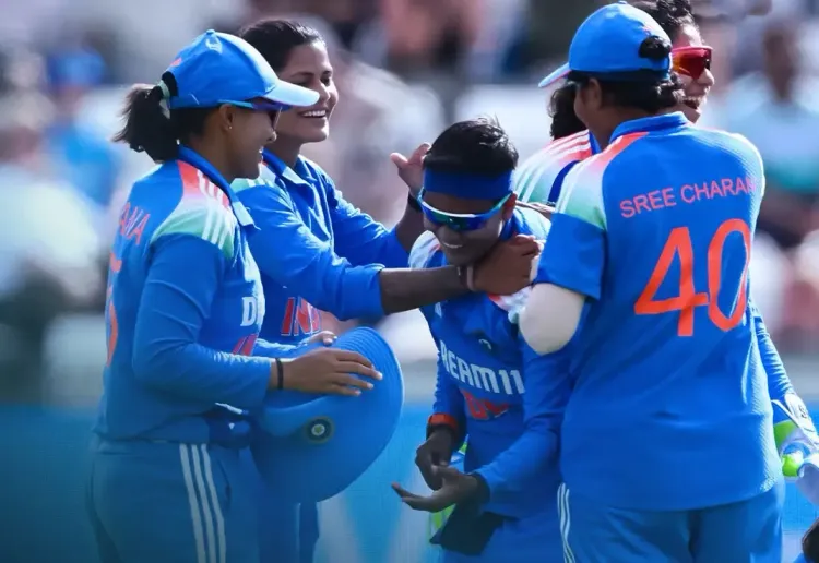 क्या भारतीय महिला क्रिकेट टीम ने इंग्लैंड के खिलाफ 2-1 से वनडे सीरीज जीतकर अनूठा रिकॉर्ड बनाया?