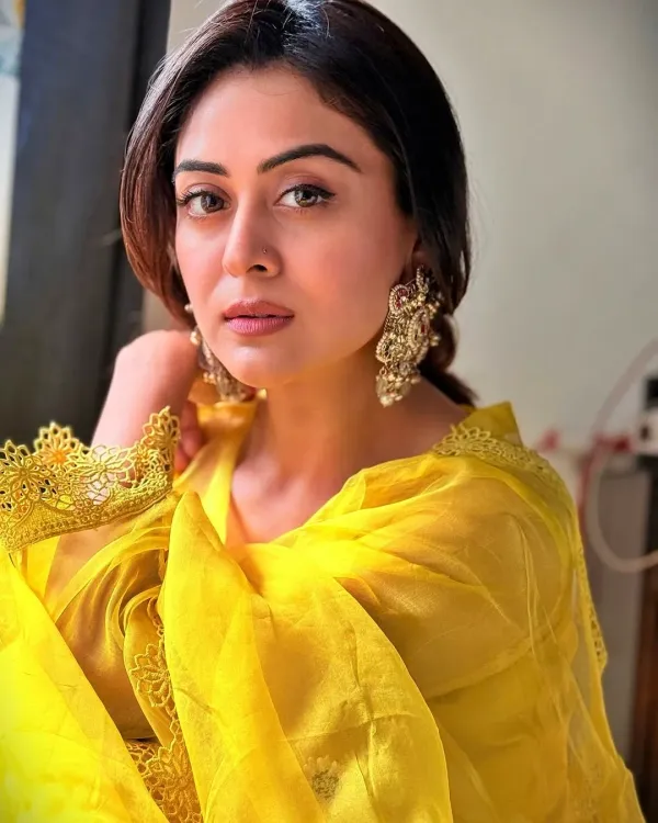 Has Falaq Naaz Called Out Muslim Celebrities for Their Silence During Rising Indo-Pak Tensions?