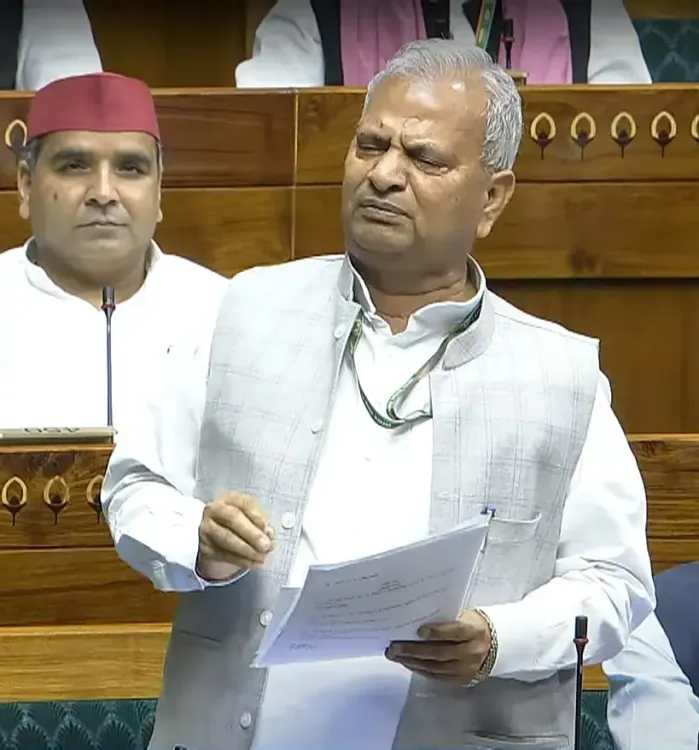 क्या फतेहपुर विवाद में सपा सांसद नरेश उत्तम ने भाजपा पर सांप्रदायिक सौहार्द को बिगाड़ने का आरोप लगाया?
