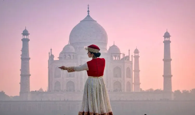 Feroz Abbas Pays Tribute with 'Pyar Kiya To Darna Kya' at Taj Mahal