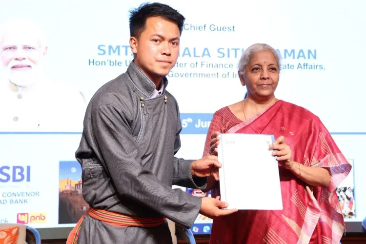 Did FM hand over loan sanction letters worth Rs 5.13 crore to beneficiaries in Leh?