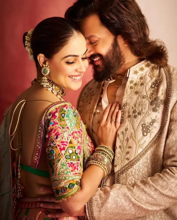 Did Genelia D'souza Really 'Bow Down' to Riteish Deshmukh After Watching 'Raid 2'?