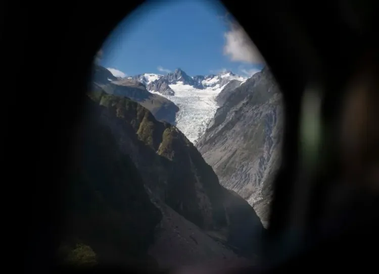 What Triggers Seasonal Small Quakes in New Zealand's Alpine Region?
