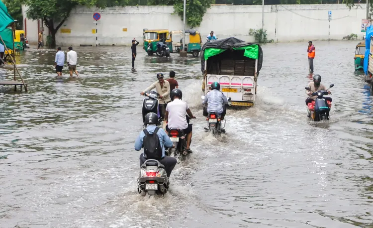 क्या गुजरात में भारी बारिश को लेकर ऑरेंज और येलो अलर्ट है?