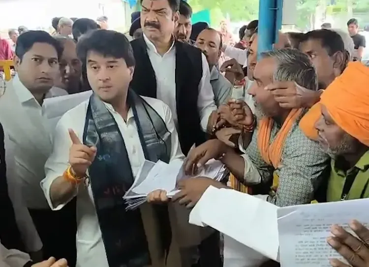 क्या ज्योतिरादित्य सिंधिया ने दिव्यांगों की समस्याएं सुनीं और समाधान का आश्वासन दिया?
