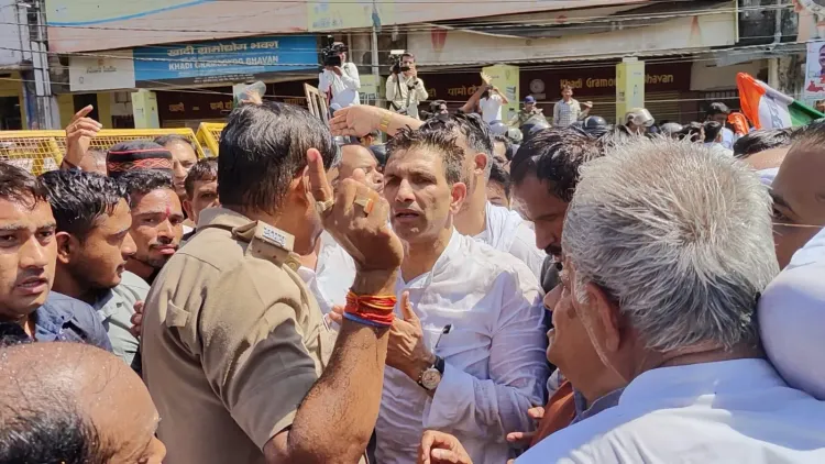 Six Congress Workers Injured as Protest Stage Collapses in Bhopal