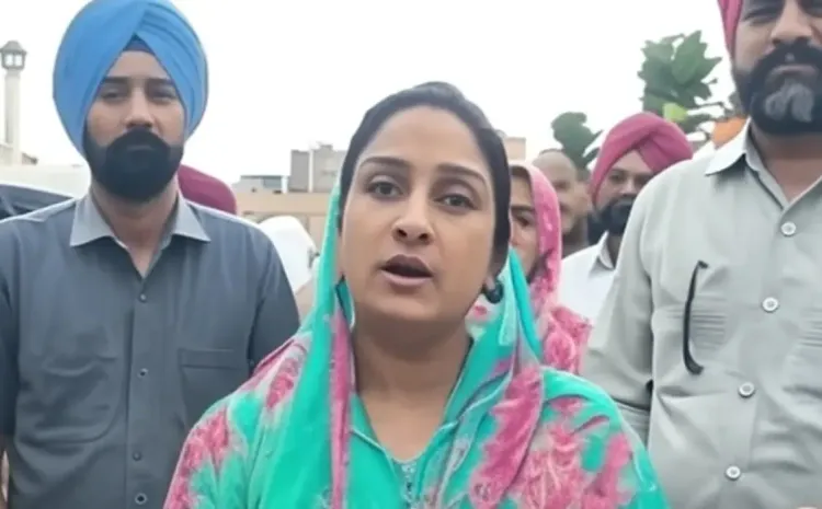 क्या हरसिमरत कौर बादल ने सचखंड श्री हरमंदिर साहिब में मत्था टेककर बाढ़ को लेकर चिंता जताई?