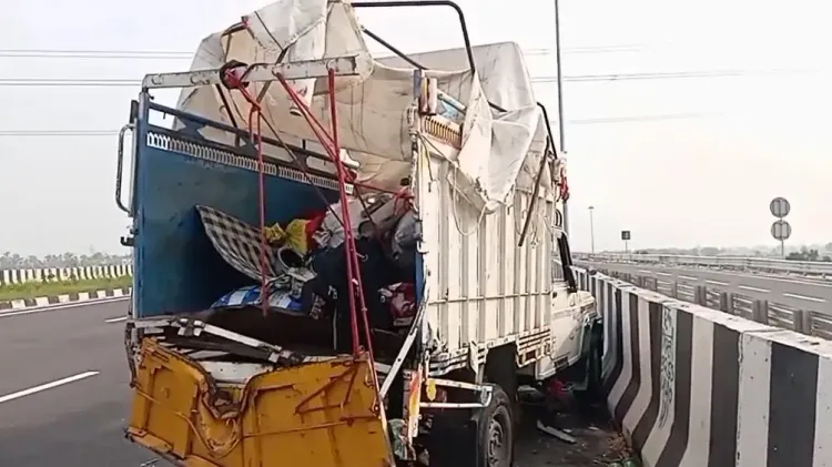 क्या हरियाणा के बहादुरगढ़ में केएमपी एक्सप्रेसवे पर पिकअप और कैंटर की टक्कर ने 4 प्रवासी मजदूरों की जान ले ली?