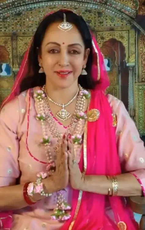 क्या हेमा मालिनी ने मां यशोदा बनकर श्रीकृष्ण जन्मोत्सव मनाया?