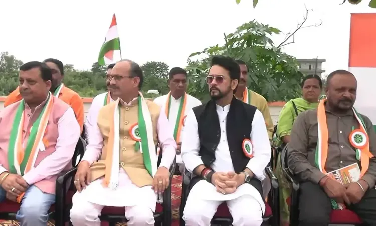 क्या अनुराग ठाकुर ने ऊना में तिरंगा फहराकर पीएम मोदी के प्रयासों की सराहना की?