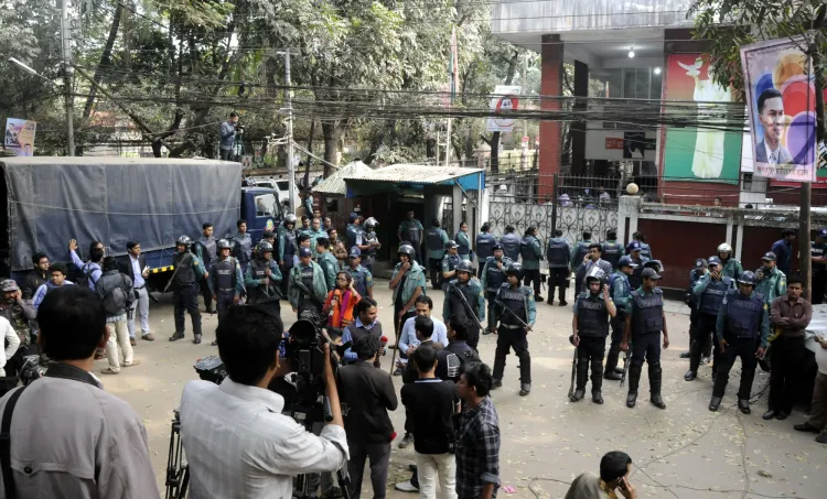 क्या <b>शेख हसीना</b> के खिलाफ गवाही के लिए पूर्व आईजीपी को जबरन बनाया गया गवाह?