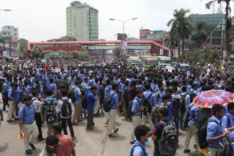 क्या बांग्लादेश में 600 से अधिक श्रमिकों ने बकाया वेतन के विरोध में प्रदर्शन किया?