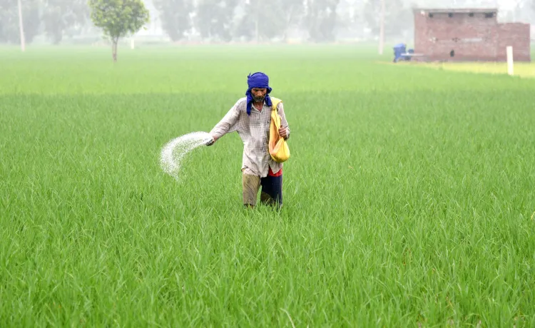 क्या सरकार किसानों को यूरिया का कम उपयोग करने के लिए प्रोत्साहित कर रही है?