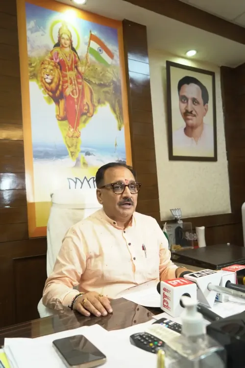क्या वीरेंद्र सचदेवा ने केजरीवाल और आतिशी पर बाढ़ राहत कार्य में शामिल न होने का आरोप लगाया?