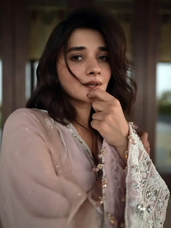 क्या हर किरदार कुछ नया सबक देता है? कनिका मान कार चलाना सीख रही हैं