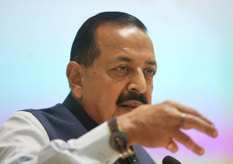 क्या केंद्र सरकार ने लगातार 35वें महीने 1 लाख से अधिक शिकायतें निपटाईं?