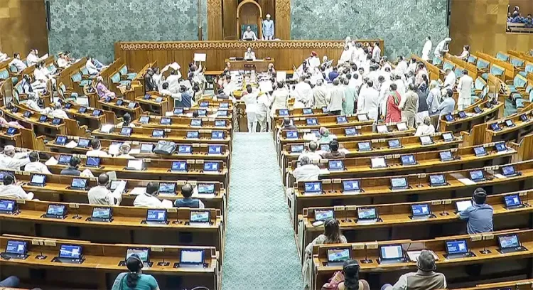 क्या लोकसभा की कार्यवाही सोमवार सुबह 11 बजे तक स्थगित हुई?