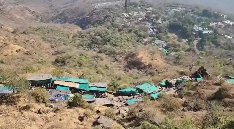 गुजरात: क्या पावागढ़ मंदिर में हुए हादसे ने श्रद्धालुओं की जान ली?