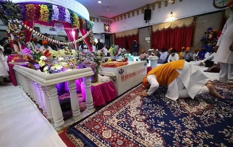 क्या हम सदैव <b>श्री गुरु ग्रंथ साहिब जी</b> के दिखाए ज्ञान के मार्ग पर चलेंगे? : पीएम मोदी