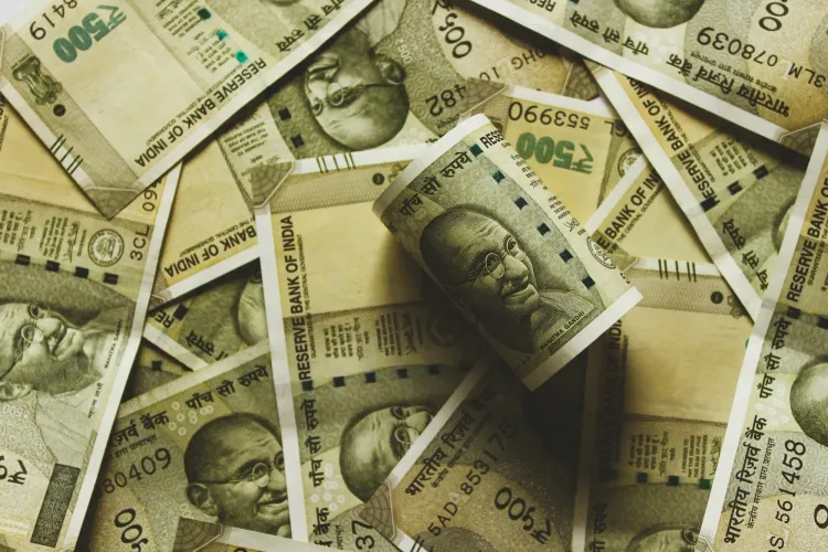 Is the Indian Rupee Stronger Against the US Dollar Today?