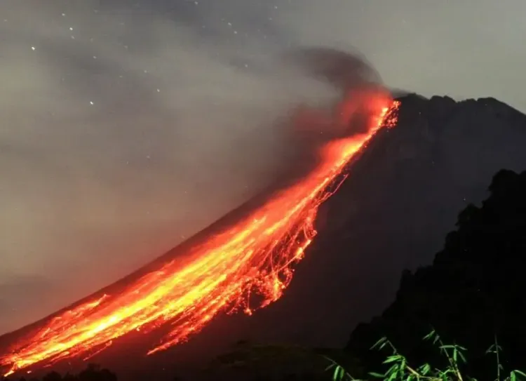 Mount Merapi Erupts, Issuing Safety Alerts for Surrounding Areas