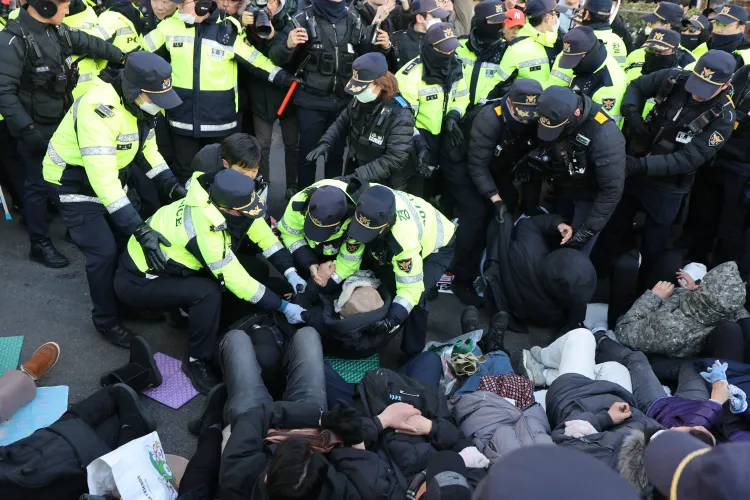 Authorities Prepare to Execute Arrest Warrant for South Korean President Amid Rising Tensions