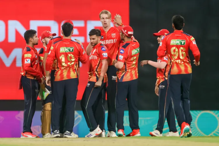 How Do Ponting and Iyer Keep Team Spirit High?