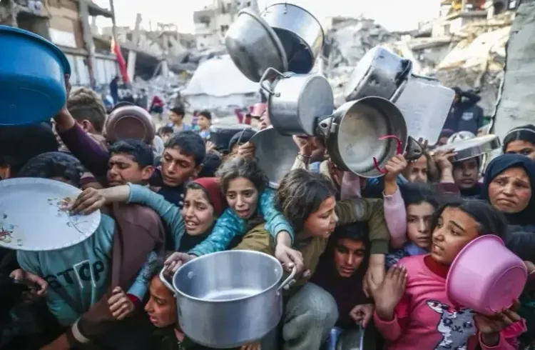 Palestinian Official: Israel's Strategy to 'Militarise' Humanitarian Aid and Displace Palestinians through Gaza Blockade