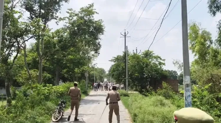 क्या इटावा की घटना से समाजवादी पार्टी का कोई संबंध नहीं?