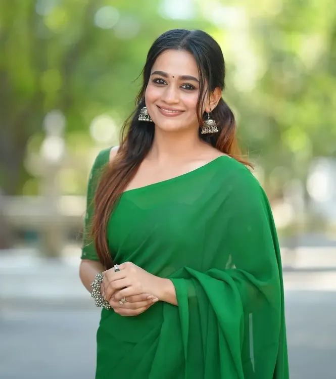 Actress Kaviya Arivumani Announces Break