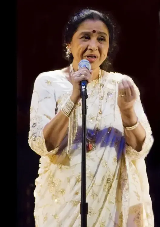 क्या आवाज ने बनाई पहचान? जानें आशा भोसले ने कैसे बदला बॉलीवुड संगीत का ट्रेंड