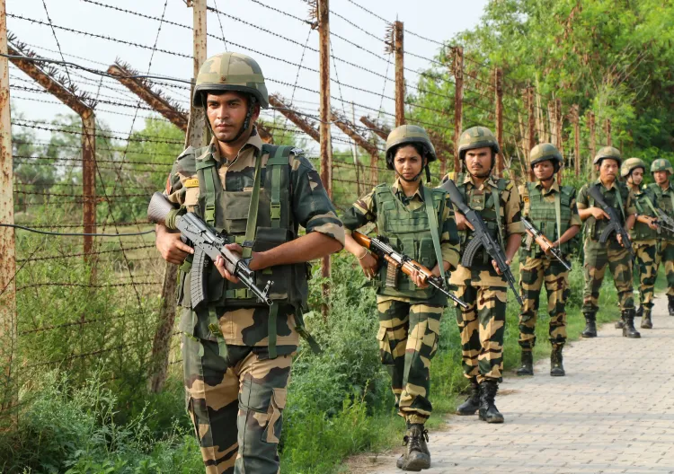 क्या जम्मू-कश्मीर के सांबा जिले में बॉर्डर से सटे दो किमी के दायरे में रात्रि कर्फ्यू लगा?