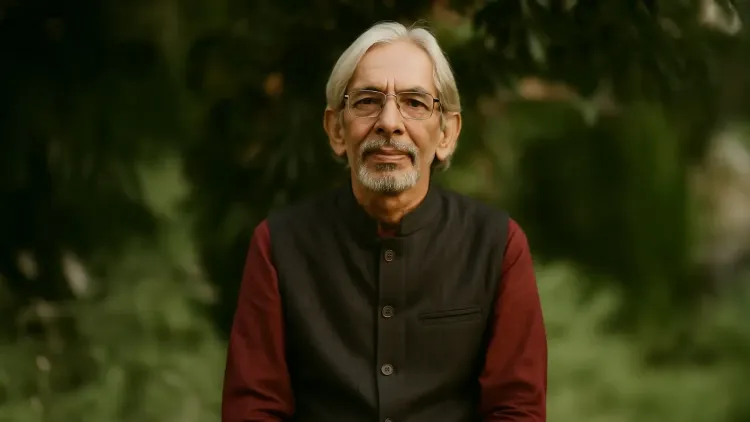 क्या आलोक धन्वा की कविताओं में पीड़ा, संघर्ष और आशा की कहानी है?
