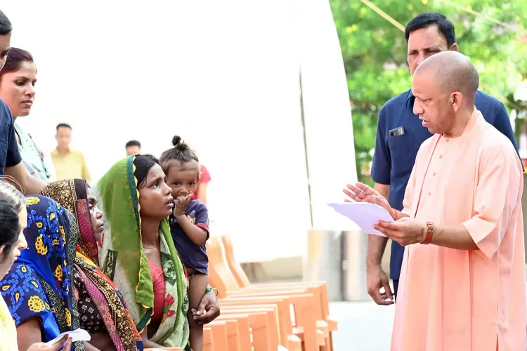 क्या जनसमस्याओं के निराकरण में लापरवाही नहीं होनी चाहिए? सीएम योगी का अधिकारियों को निर्देश