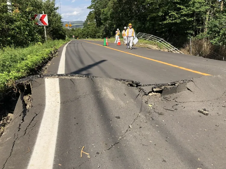 Japan Calls for Ongoing Vigilance on Possible Tremors and Tsunamis