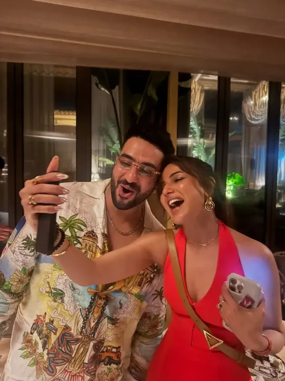 Jasmin Bhasin drops lovely sneak peeks of 'birthday 2025' with beau Aly Goni