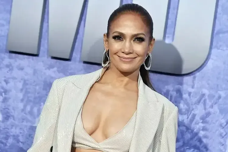 Jennifer Lopez Posts FaceTime Selfie with Her Twins