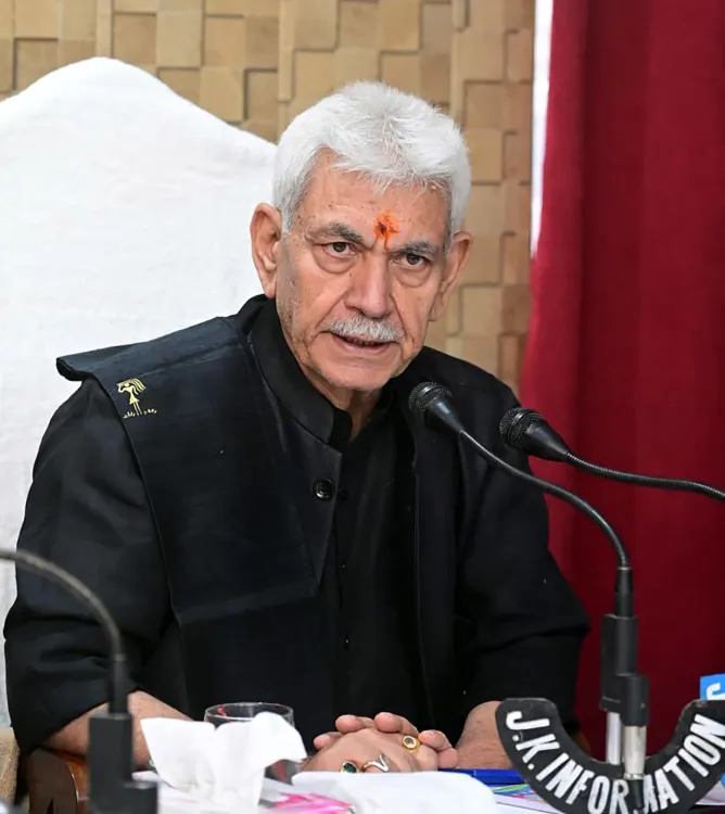 Did J&K L-G Manoj Sinha Visit Areas Affected by Pakistan Shelling in Kupwara?