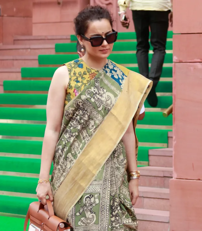 Did Kangana Ranaut Just Call Jaya Bachchan a 'Fighting Cock' After Her Selfie Incident?