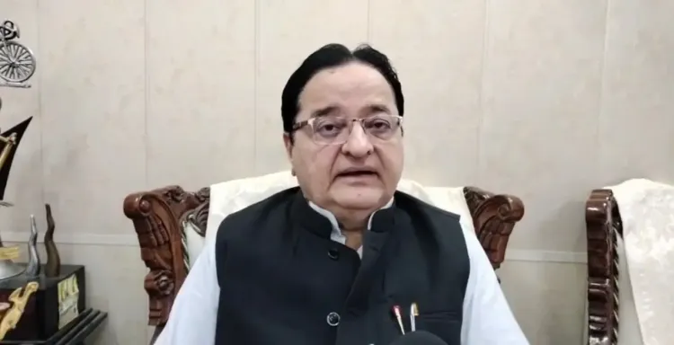कांवड़ रूट पर मीट की दुकानें बंद और शराब बिक रही है, यह दोहरा मापदंड क्यों?