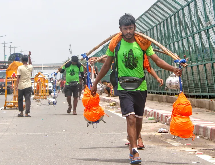 क्या उत्तराखंड में कांवड़ यात्रा से पहले दुकानों पर लाइसेंस और पहचान बोर्ड अनिवार्य है?