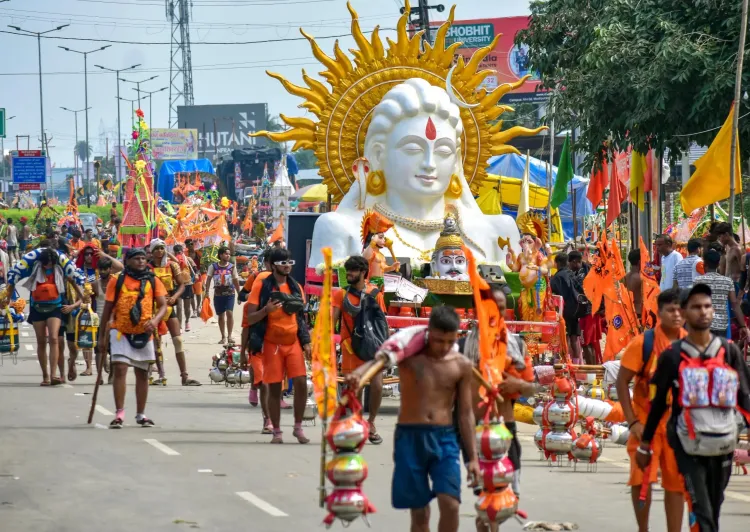 कांवड़ियों की पहली पसंद भगवा क्यों है?