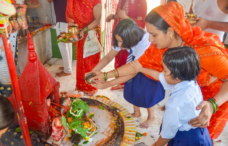 क्या काशी से प्रयागराज तक शिवभक्तों का तांता, प्रदेश में भोले की भक्ति का माहौल?