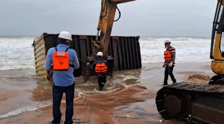 What Actions is the Tamil Nadu Government Taking Regarding the Kerala Shipwreck and Plastic Nurdle Spill?