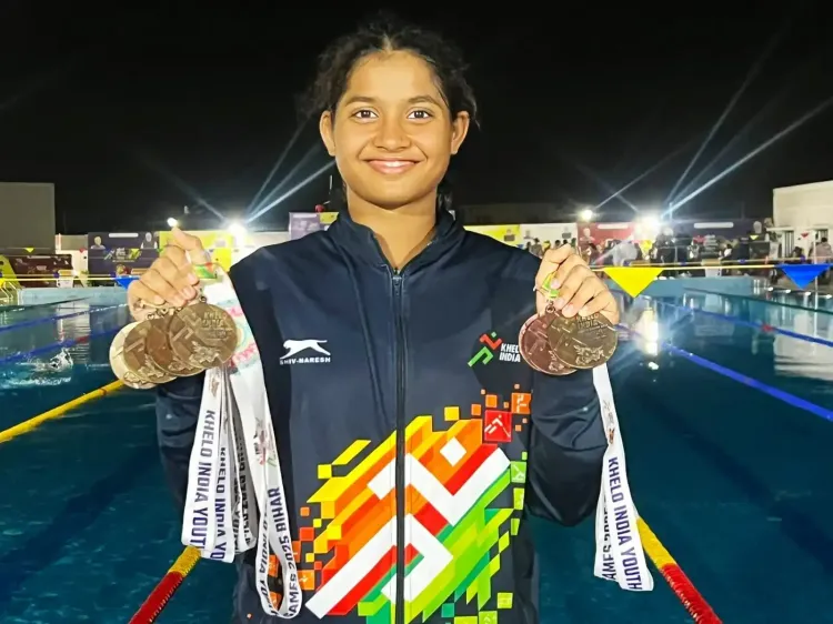 How is Maharashtra's Aditi Satish Hegde Making Waves as a Swimming Star in KIYG 2025?